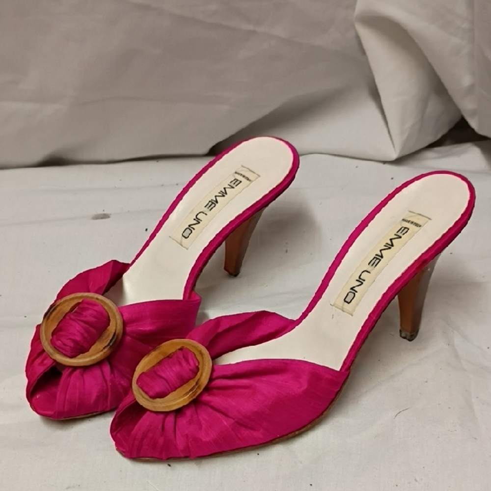 Elegant Fuchsia Heels with Wooden Accent